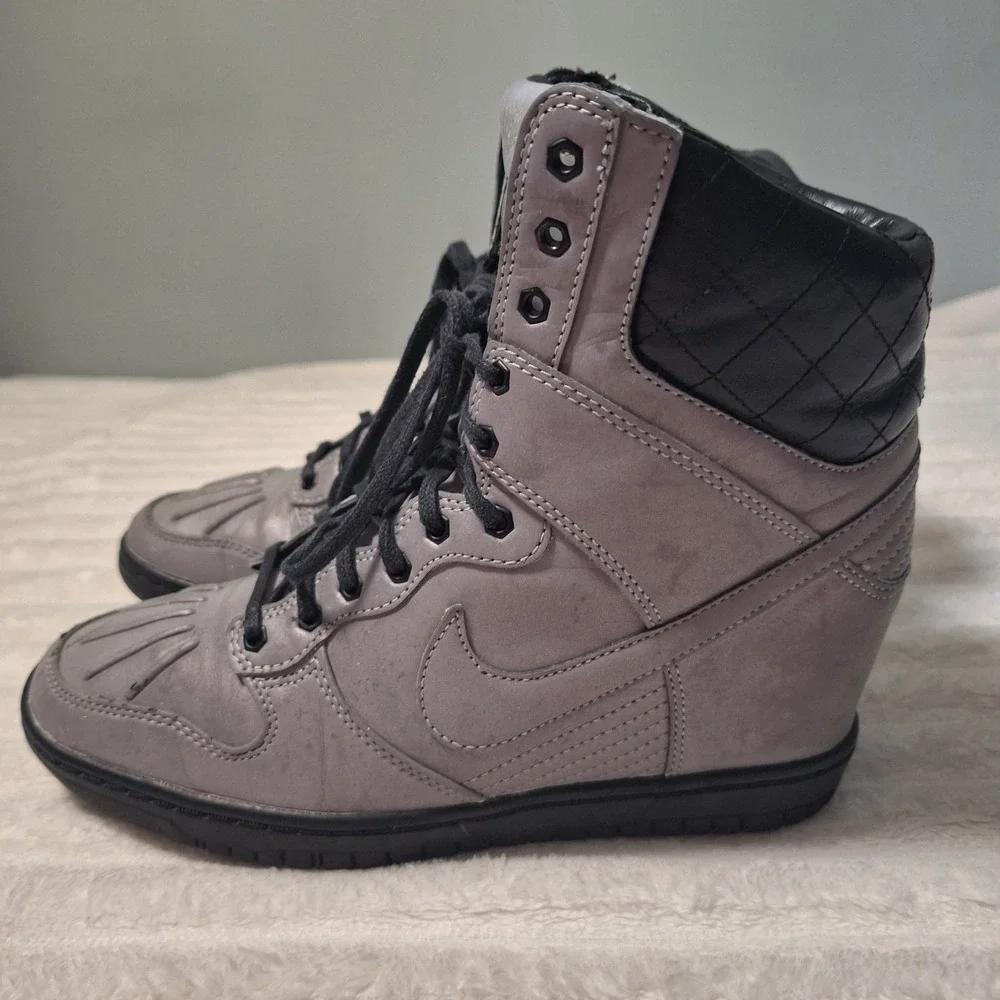 Nike Super Sky High Dunk Sneaker Boot Womens 7.5 Reflective Silver Hip Hop